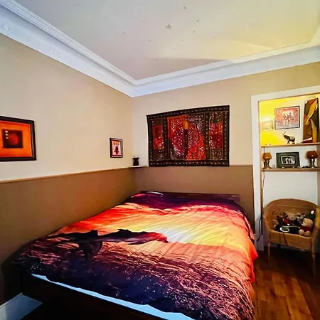 16th 10 Minutes From The Eiffel Tower Metro Line 9