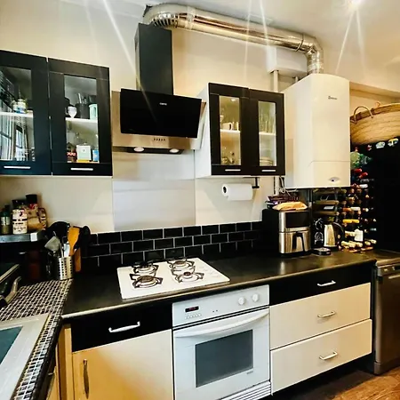 16th 10 Minutes From The Eiffel Tower Metro Line 9