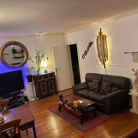 16th 10 Minutes From The Eiffel Tower Metro Line 9 パリ