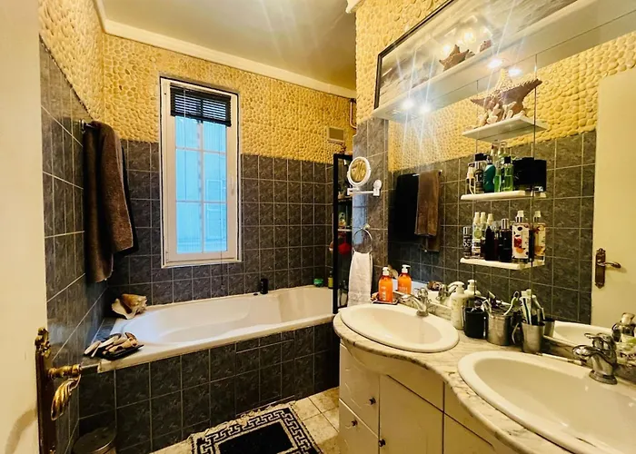 16th 10 Minutes From The Eiffel Tower Metro Line 9