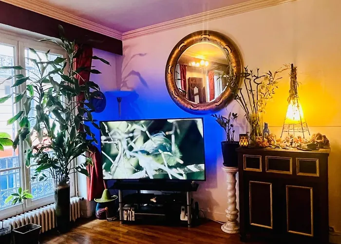 16th 10 Minutes From The Eiffel Tower Metro Line 9