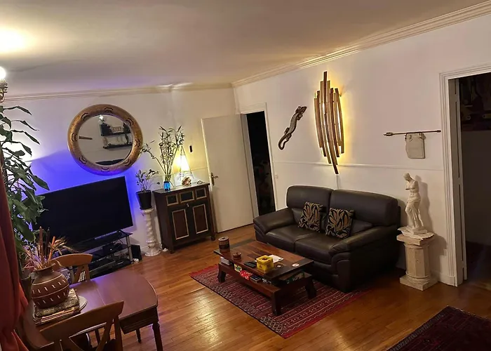 16th 10 Minutes From The Eiffel Tower Metro Line 9 パリ